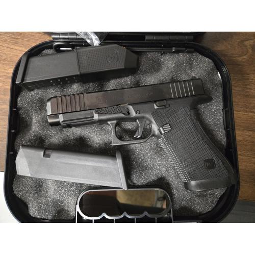 USED Glock 17G6 9MM w/ 2x17RD Magazines, Original Box and Papers