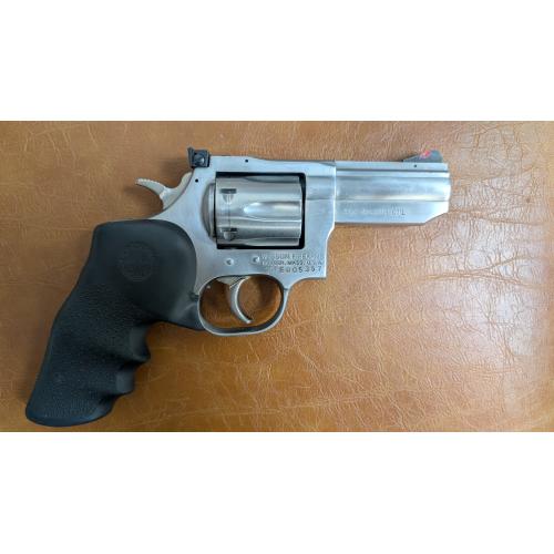 DAN WESSON 715 357 Mag STAINLESS 6 SHOT