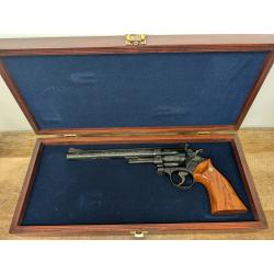 SMITH & WESSON MODEL 57 41 MAGNUM SPECIAL ENGRAVED