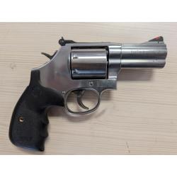 Smith and Wesson 686 Plus Stainless/Wood .357 Mag / .38 SPL +P 3