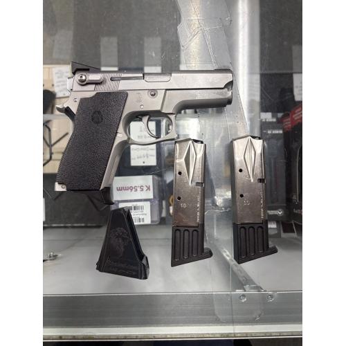 Pre Owned Smith & Wesson Model 669 and 3 Magazines and Speedloader