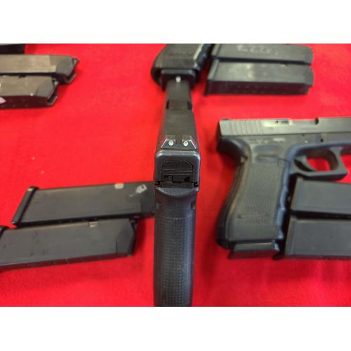Glock G22 Gen 4 40 S&W Police Trade-in w/ 3 Magazines & Night Sights