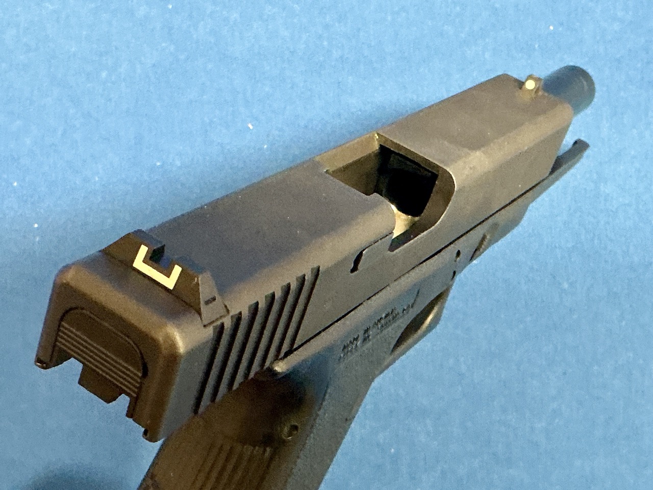 GEN 2 GLOCK 22 .40 S&W WITH THREE 10-ROUND MAGAZINES-img-2