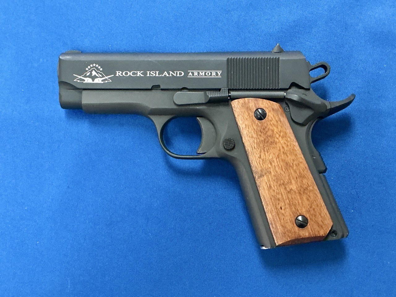 ROCK ISLAND ARMORY R1A1 .45 ACP WITH CASE AND 2 CHIP MCCORMICK MAGAZINES-img-1