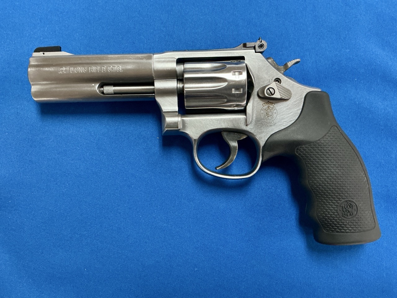 NIB SMITH & WESSON 617-6 .22LR 10-SHOT REVOLVER, NEVER FIRED-img-1