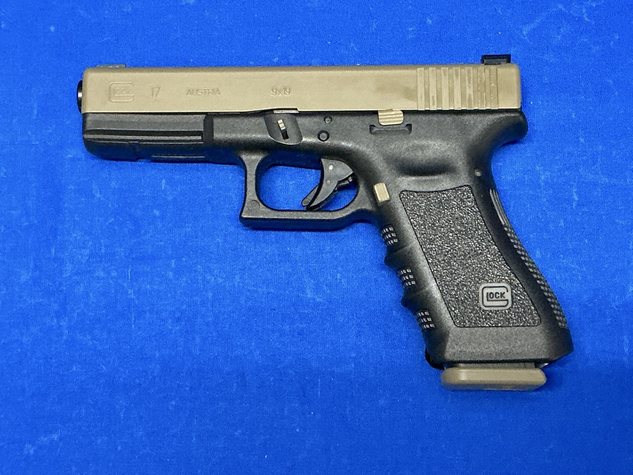 GLOCK 17 GEN 3 CUSTOM CERAKOTE 9MM -img-1