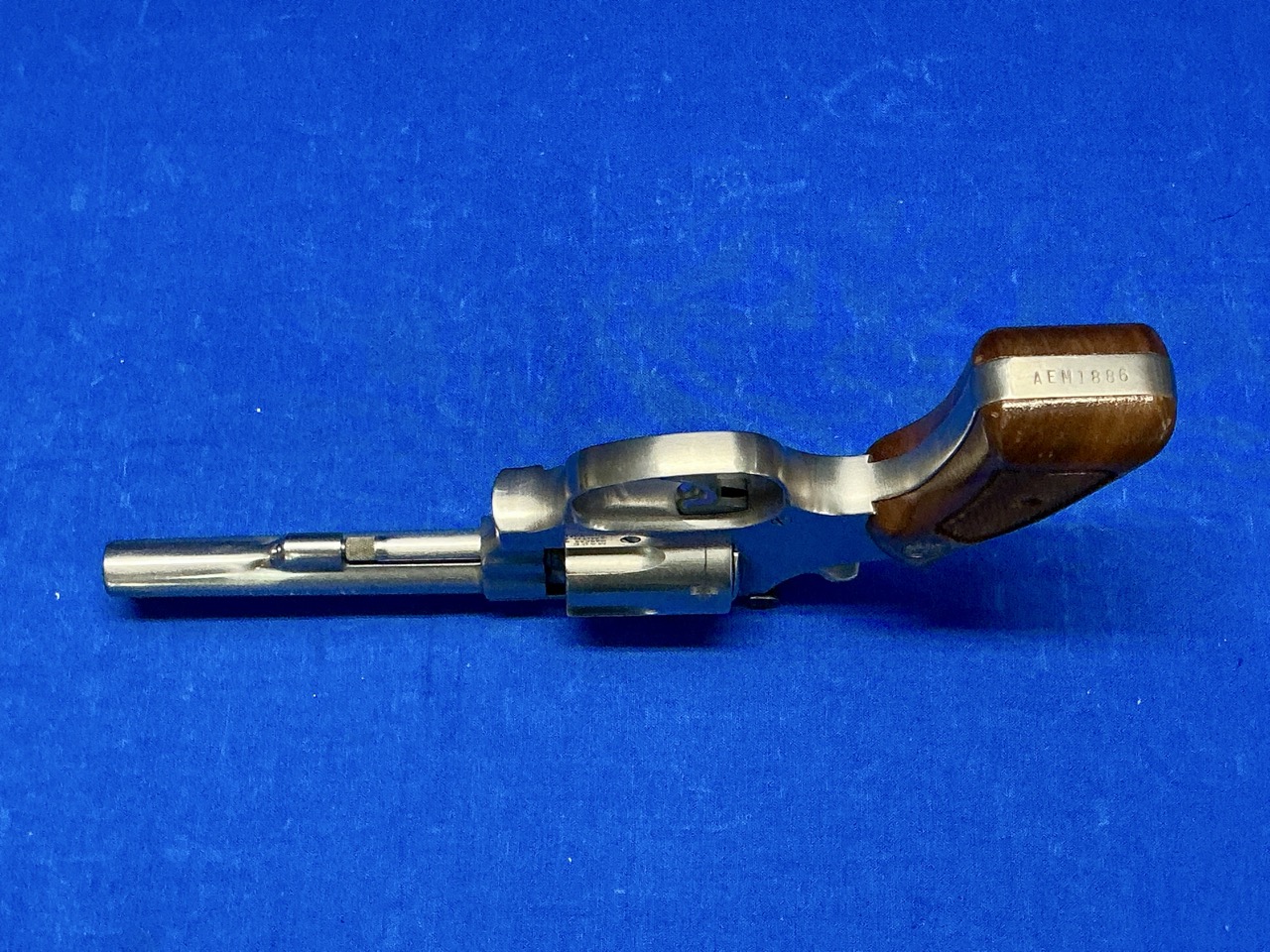 S&W 651 22 MAG 6-SHOT REVOLVER-img-3