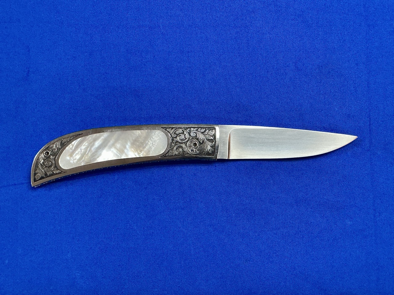 RALPH D. HARRIS ENGRAVED MOTHER OF PEARL AUTO WITH REAL RUBIES -img-2