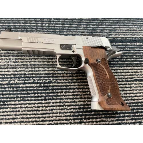 USED SIG P226S WITH 5 MAGS (Consignment)