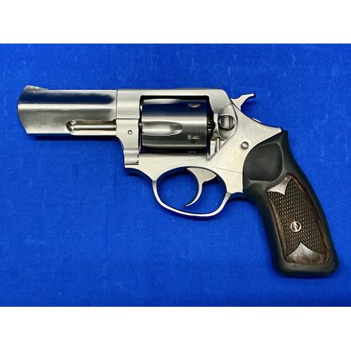 RUGER SP101 .357 MAGNUM 5-SHOT REVOLVER WITH BOX