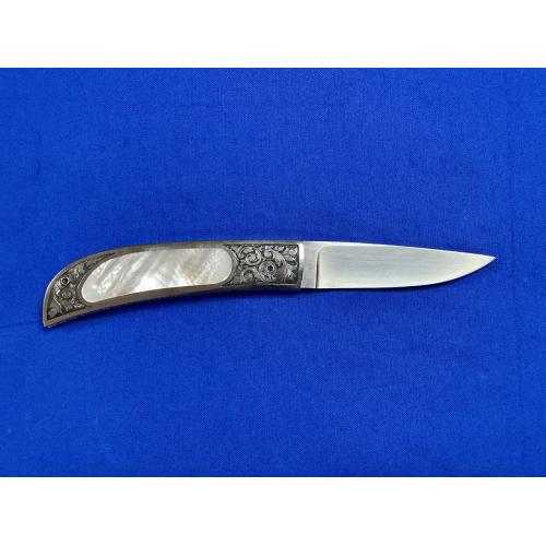 RALPH D. HARRIS ENGRAVED MOP AUTO WITH RUBIES KNIFE