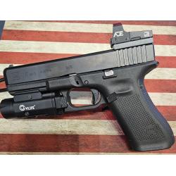 Trade in Glock 17 Gen 5 with Light, Red Dot, 8 mags