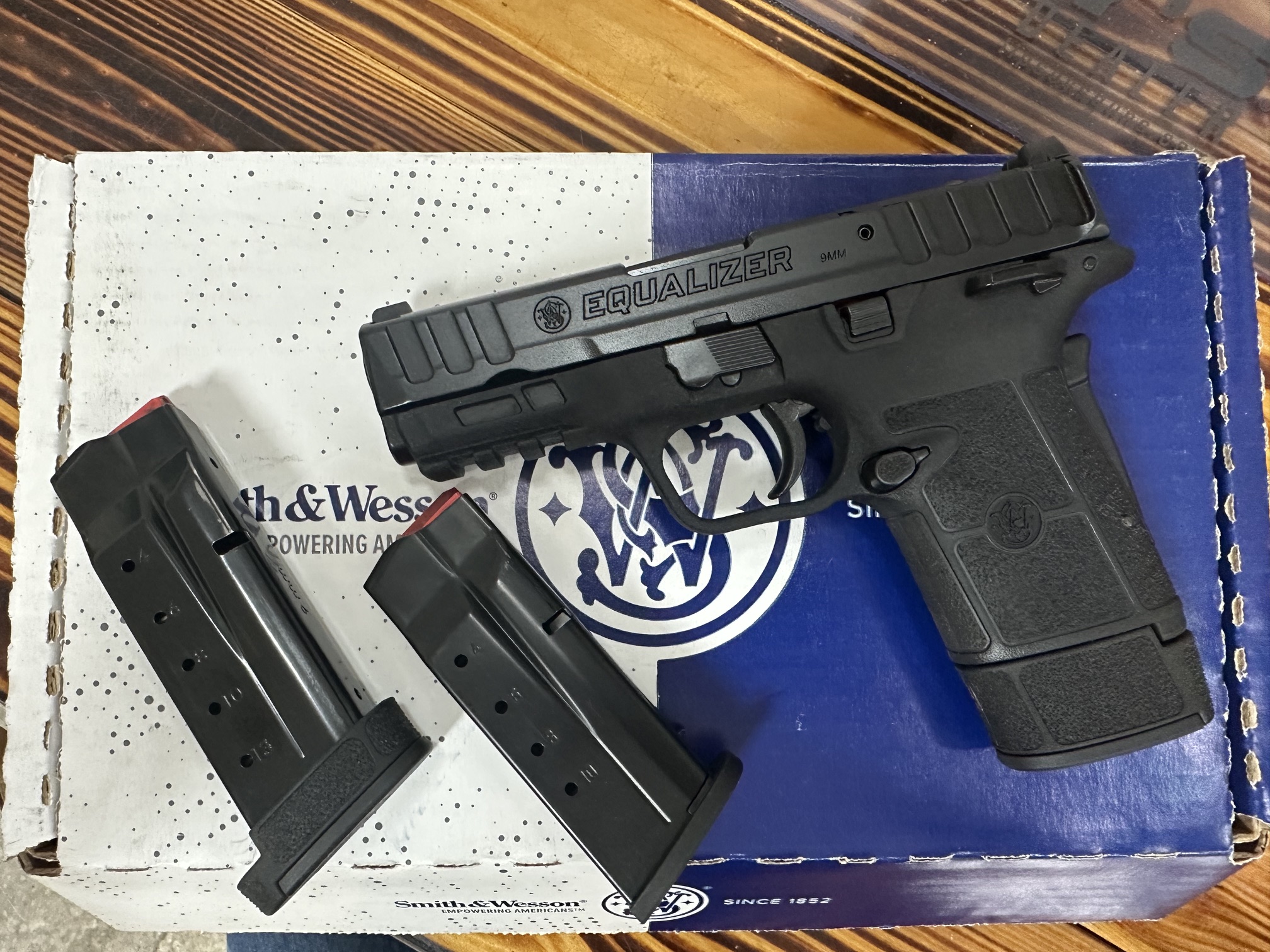 USED SMITH & WESSON EQUALIZER OPTIC READY WITH 3 MAGS (13RDS & 10RDS) & BOX-img-0