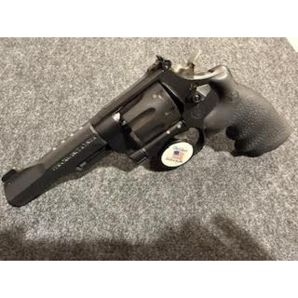 Smith & Wesson Model 327 TRR8 .357Mag.