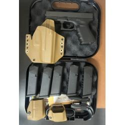 Glock 19 Gen 4 with 5 Mags, Holster, and mag pouch (Consignment)