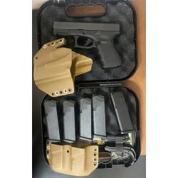 Glock 19 Gen 4 with 5 Mags, Holster, and mag pouch (Consignment)