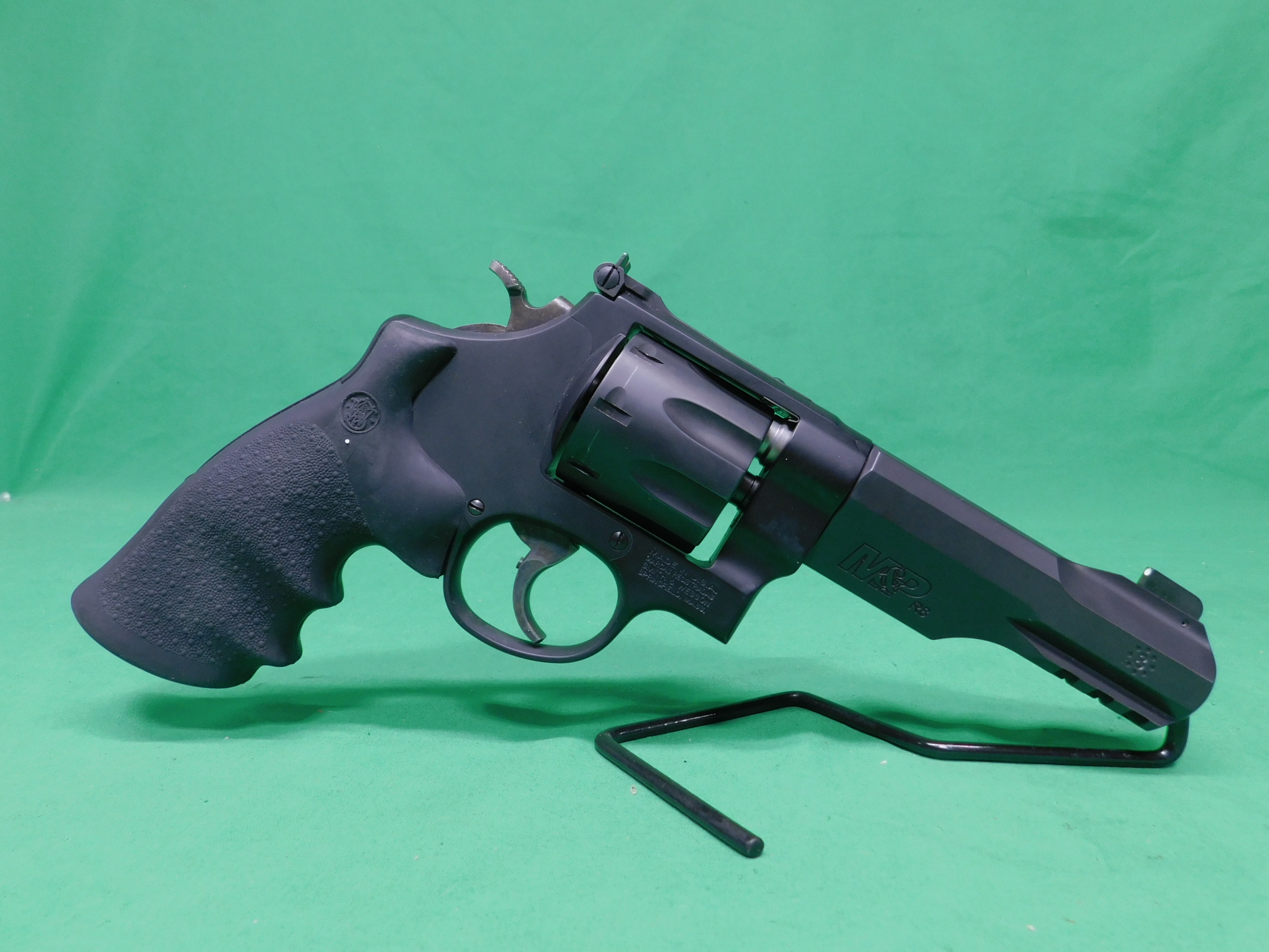 USED SMITH & WESSON 170292 PERFORMANCE CENTER 327 M&P R8 5" .357 MAG 8RD BL-img-1