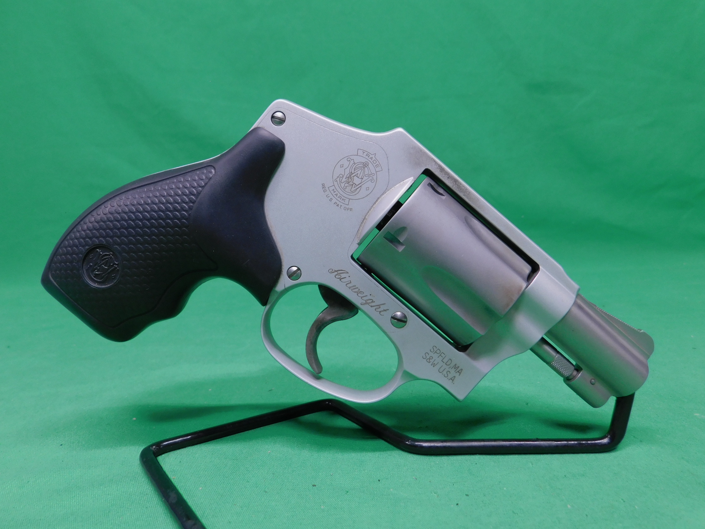 USED SMITH WESSON AIRWEIGHT 642-2  38SPL  2" W/ HOLSTER-img-1