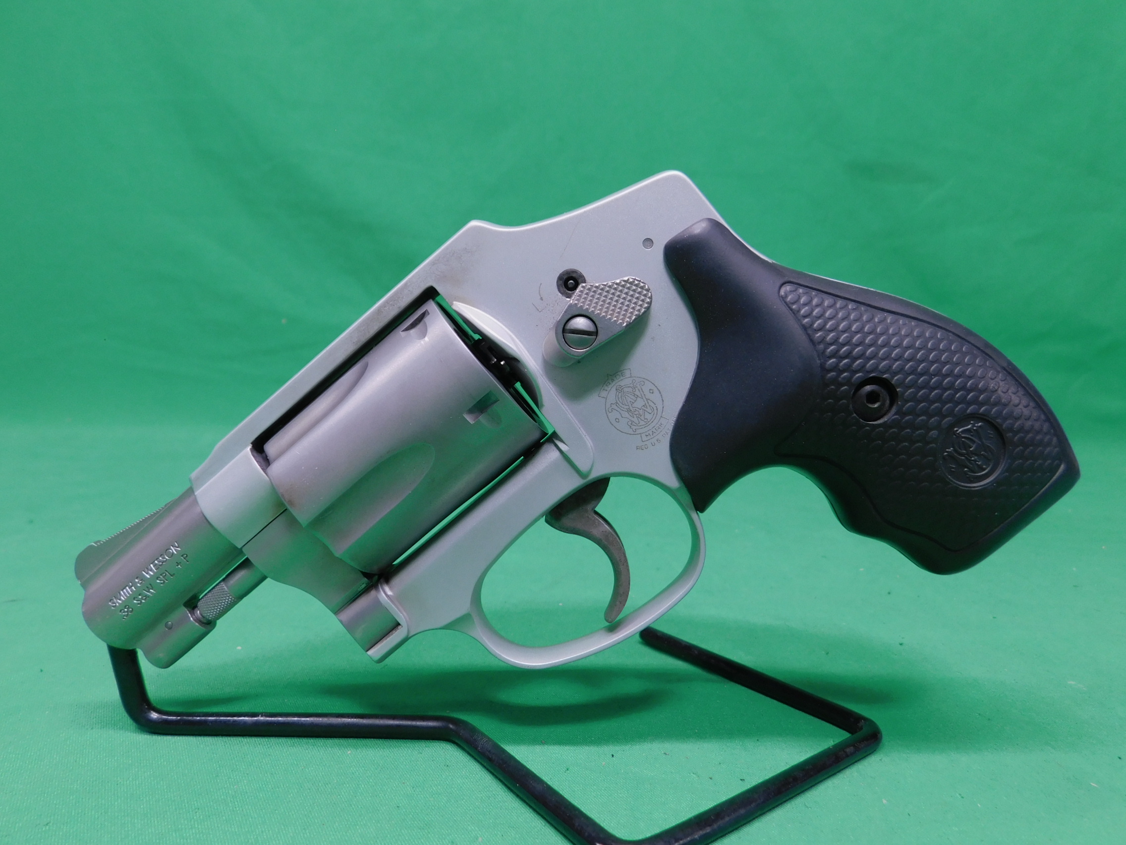 USED SMITH WESSON AIRWEIGHT 642-2  38SPL  2" W/ HOLSTER-img-2