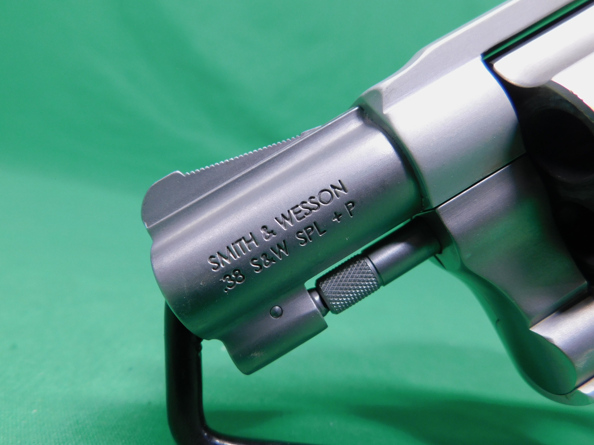 USED SMITH WESSON AIRWEIGHT 642-2  38SPL  2" W/ HOLSTER-img-3