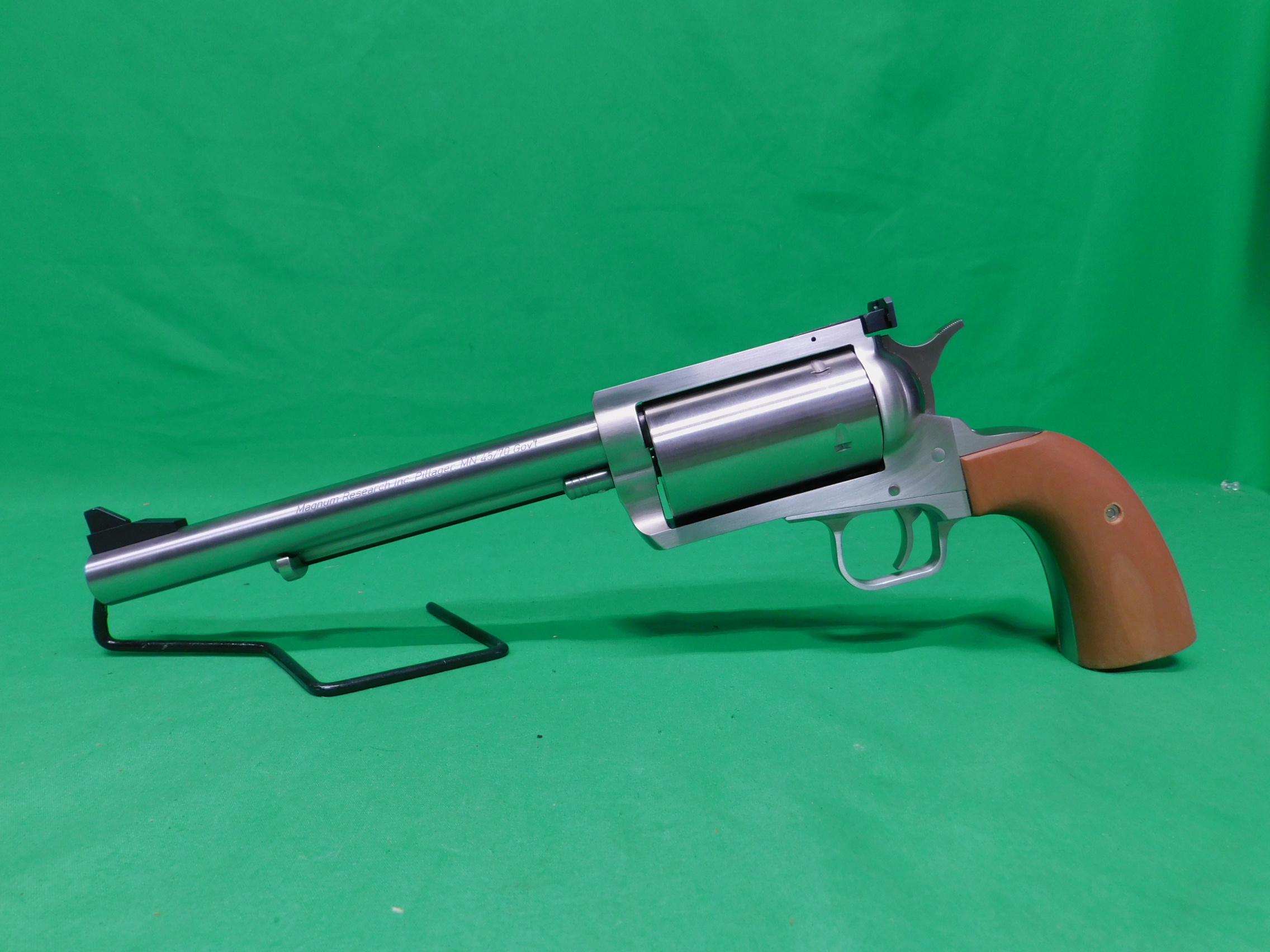 USED MAGNUM RESEARCH BFR 45/70 8" W/BOX AND HOLSTER -img-2