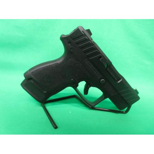 USED BERETTA APX 9MM 3" W/ BOX & (1) 8RD MAG