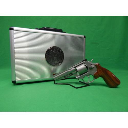 USED RARE 170225 SMITH & WESSON 686-7 38 SUPER 4" 6RD STAINLESS REVOLVER. UNFLUTED PERFORMANCE CENTER IN CASE. EXCELLENT 98%+ (Consignment)