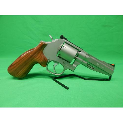 USED RARE 170225 SMITH & WESSON 686-7 38 SUPER 4" 6RD STAINLESS REVOLVER. UNFLUTED PERFORMANCE CENTER IN CASE. EXCELLENT 98%+ (Consignment)