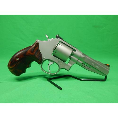 USED RARE 170225 SMITH & WESSON 686-7 38 SUPER 4" 6RD STAINLESS REVOLVER. UNFLUTED PERFORMANCE CENTER IN CASE. AS NEW MINT 1 OF 300 (Consignment)