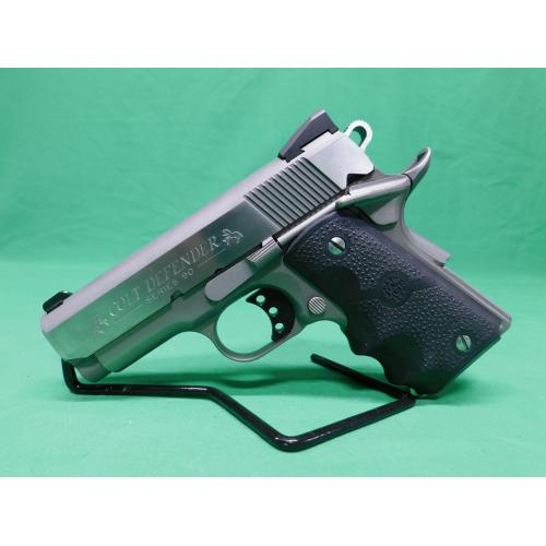 USED COLT DEFENDER SERIES 90 LIGHTWEIGHT .40S&W 3" STAINLESS OFFICER SIZE 1911. RARE 40 CAL. AS NEW IN CASE. EXCELLENT 99% (Consignment)