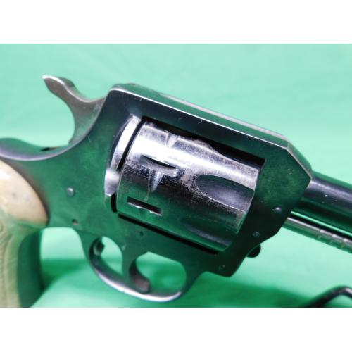 USED H&R  MOD 922 22LR 6"