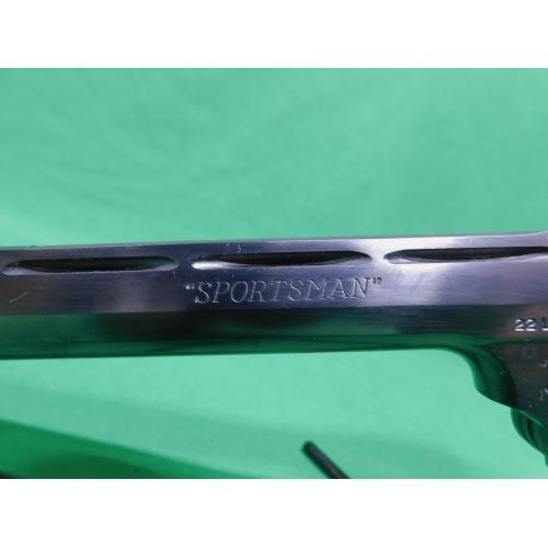 USED HARRINGTON & RICHARDSON J99902 999 SPORTSMAN 6" BLUED 9 SHOT .22LR REVOLVER. EXCELLENT IN BOX. SHOWS LIGHT HANDLING WEAR. 98%+ COLLECTOR ESTATE (Consignment)