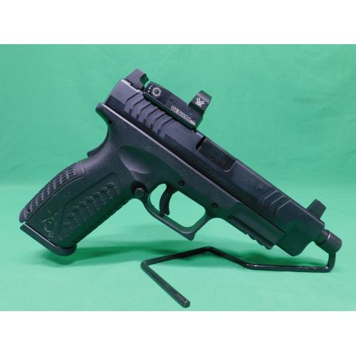 USED SPRINGFIELD ARMORY XDM-9 9MM 4.5" BLACK PISTOL. W/VORTEX VENOM, CASE & (3) 19RD MAGS. INCLUDES 5.25" THREADED BBL. GOOD USED CONDITION 95%