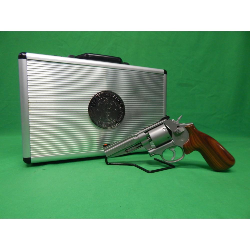 USED RARE 170225 SMITH & WESSON 686-7 38 SUPER 4" 6RD STAINLESS REVOLVER. UNFLUTED PERFORMANCE CENTER IN CASE. EXCELLENT 98%+ (Consignment)