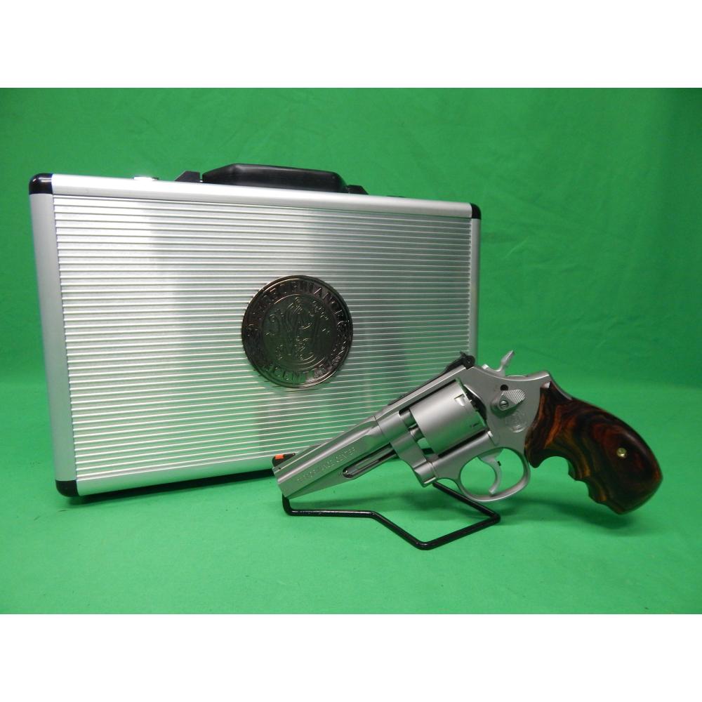 USED RARE 170225 SMITH & WESSON 686-7 38 SUPER 4" 6RD STAINLESS REVOLVER. UNFLUTED PERFORMANCE CENTER IN CASE. AS NEW MINT 1 OF 300 (Consignment)