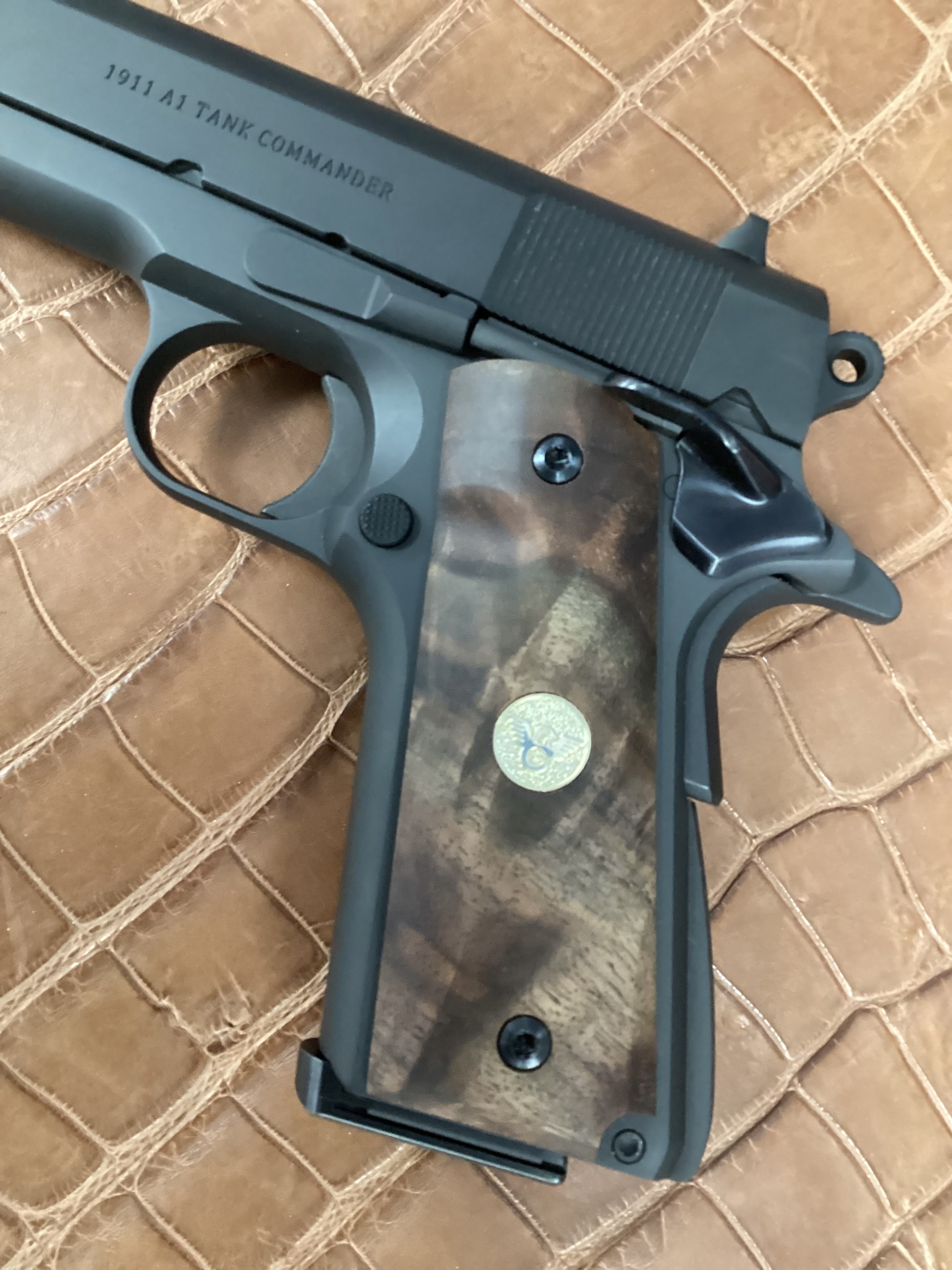 Tisas 1911, 9mm WILSON UPGRADES w/ 4 mags, case -img-1