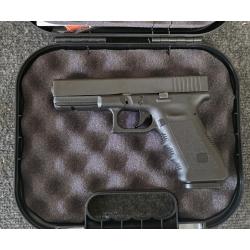 PRE-OWNED GLOCK 17 GEN 3 9MM W/ FACTORY ACCESSORIES AND 1 17RD MAG