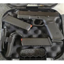 PRE-OWNED GLOCK G17M 9MM RED LABEL WITH 3X17RD MAGS AND FACTORY ACCESSORIES
