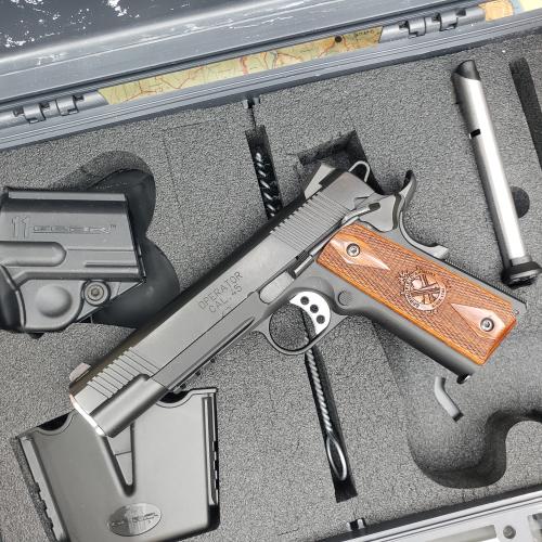 SPRINGFIELD OPERATOR 45
2 MAGAZINES
CASE

