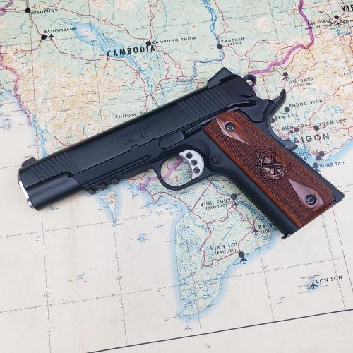 SPRINGFIELD OPERATOR 45
2 MAGAZINES
CASE
