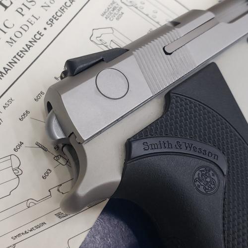 SMITH & WESSON 3953