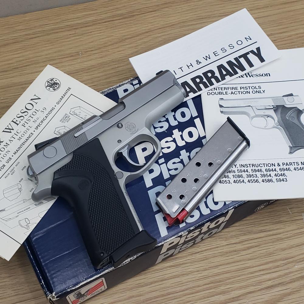 SMITH & WESSON 3953