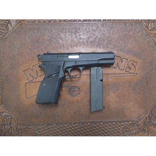 Pre-Owned Fabrica Militar HI-Power Chambered In 9mm. Produced Under FN License And Manufactured 
Using FN-supplied Machinery and Specifications. (Consignment)