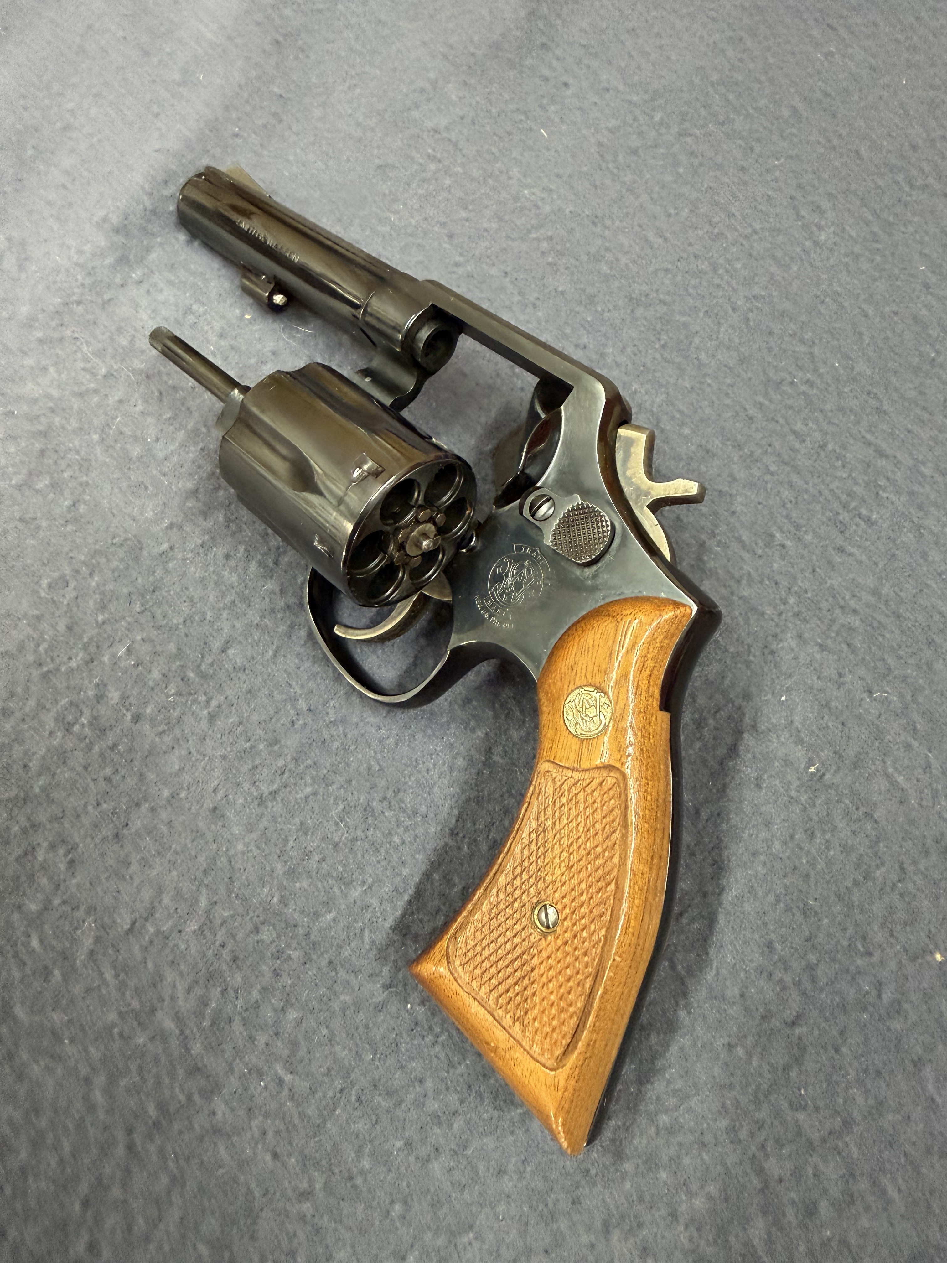 S & W rare 9MM revolver 6 round. Wood grips very nice and original box.-img-0