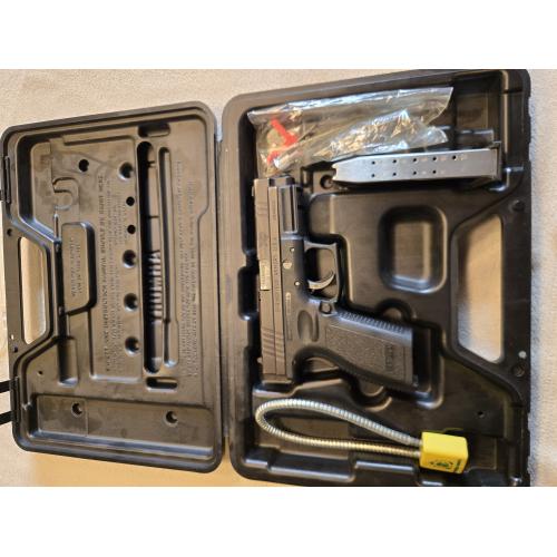 Springfield XD-40  2-12 round mag