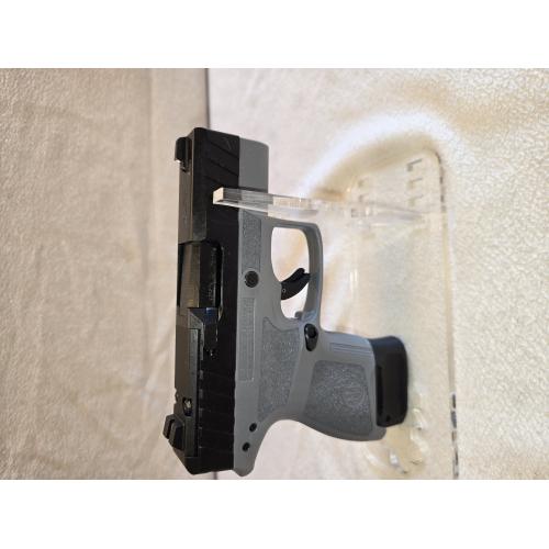 Beretta APX A1 Compact 9mm