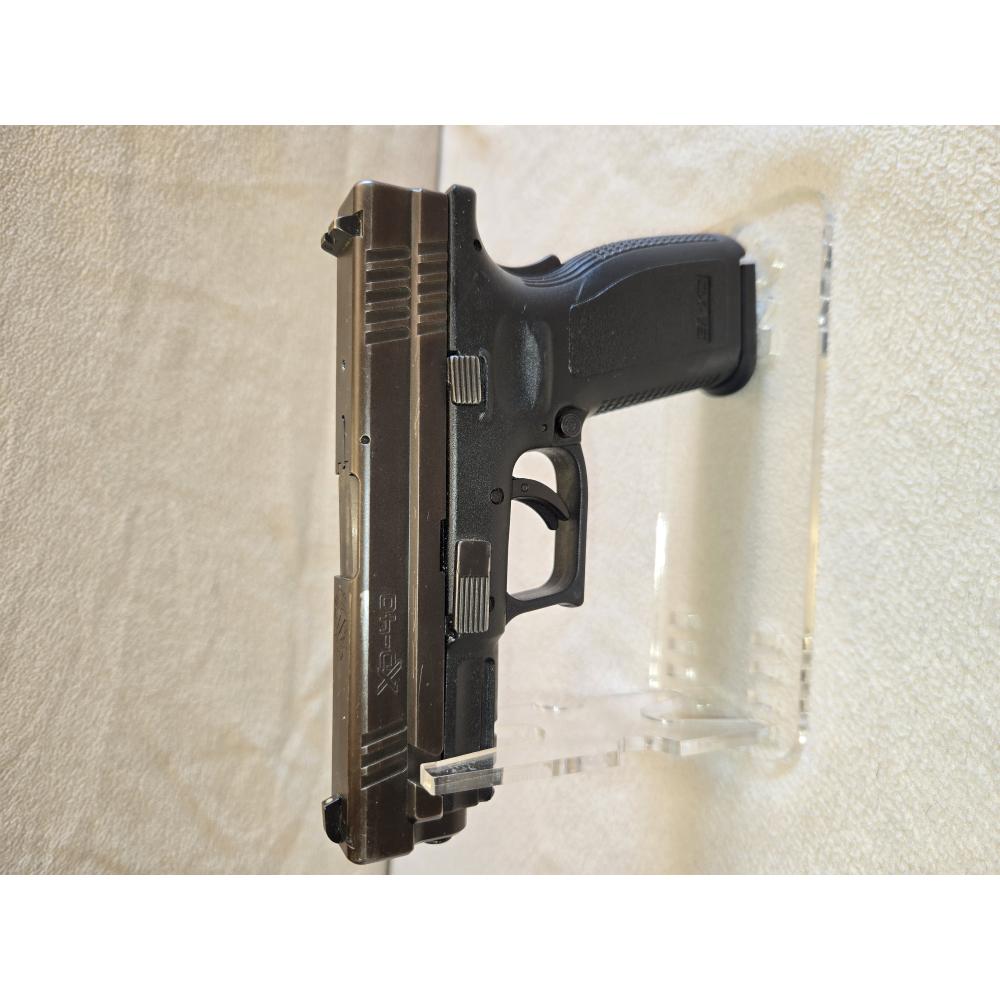 Springfield XD-40  2-12 round mag