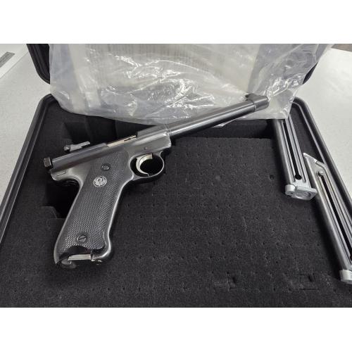 RUGER MARK I. 5 MAGS AND HARD CASE.