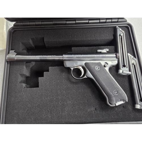 RUGER MARK I. 5 MAGS AND HARD CASE.