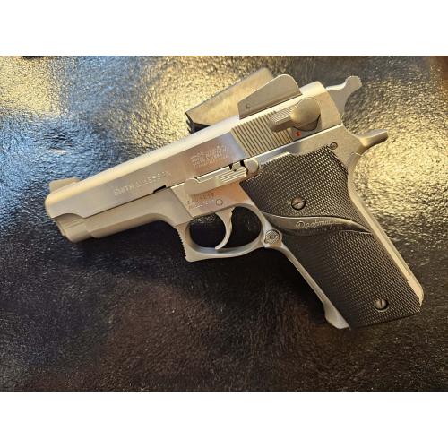 SMITH-WESSON 659 9 MM Pistol